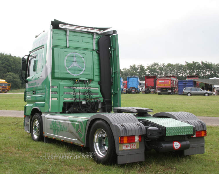 New Actros V8