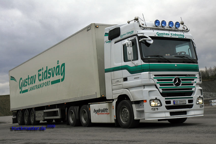 Actros V8