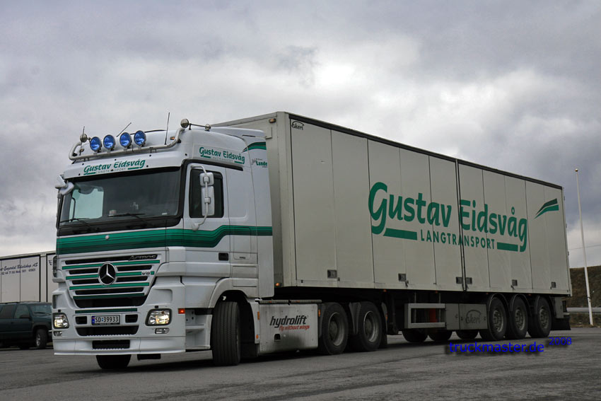 Actros V8