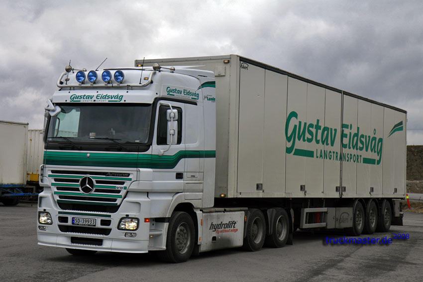 Actros V8