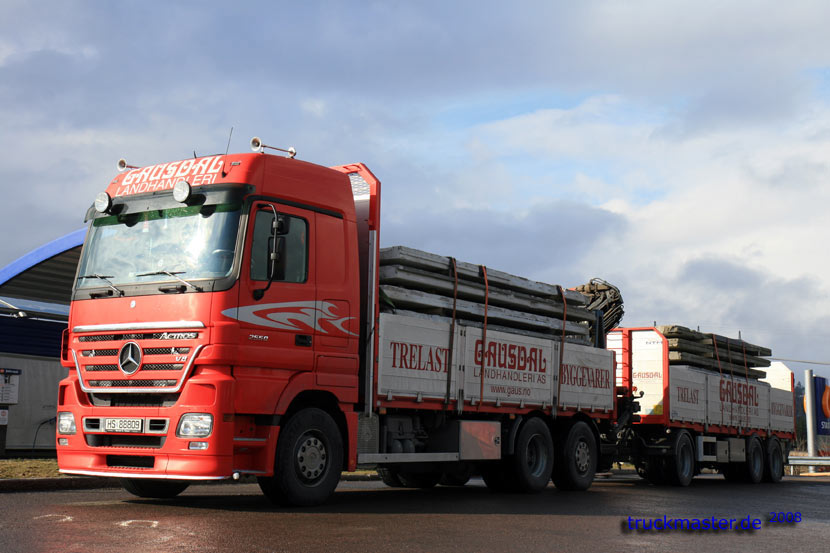 Actros V8