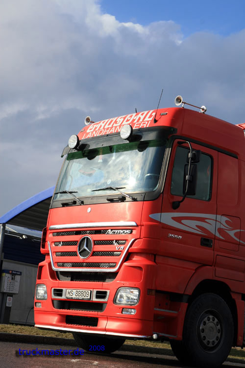 Actros V8
