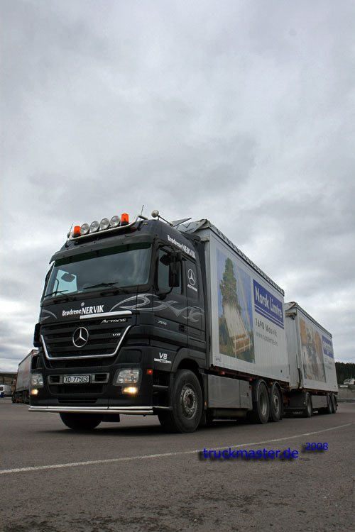 Actros V8