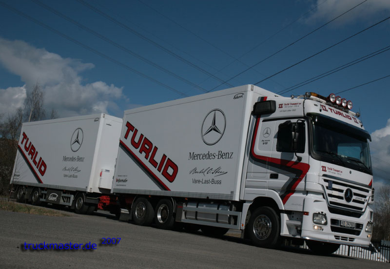 Actros V8