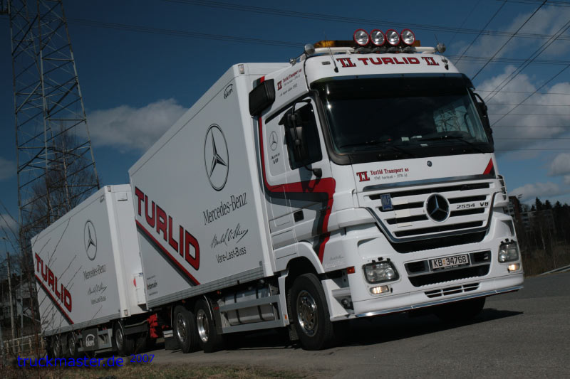 Actros V8