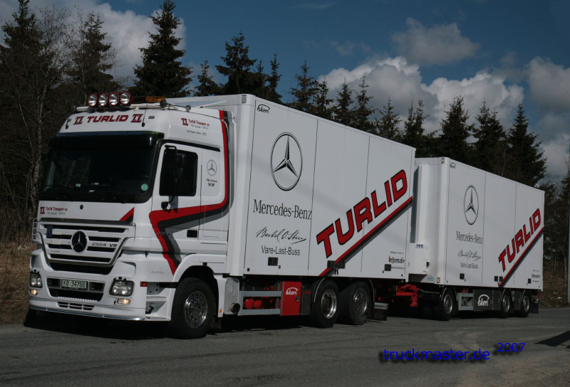 Actros V8