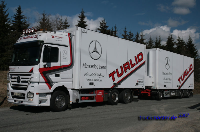 Actros V8