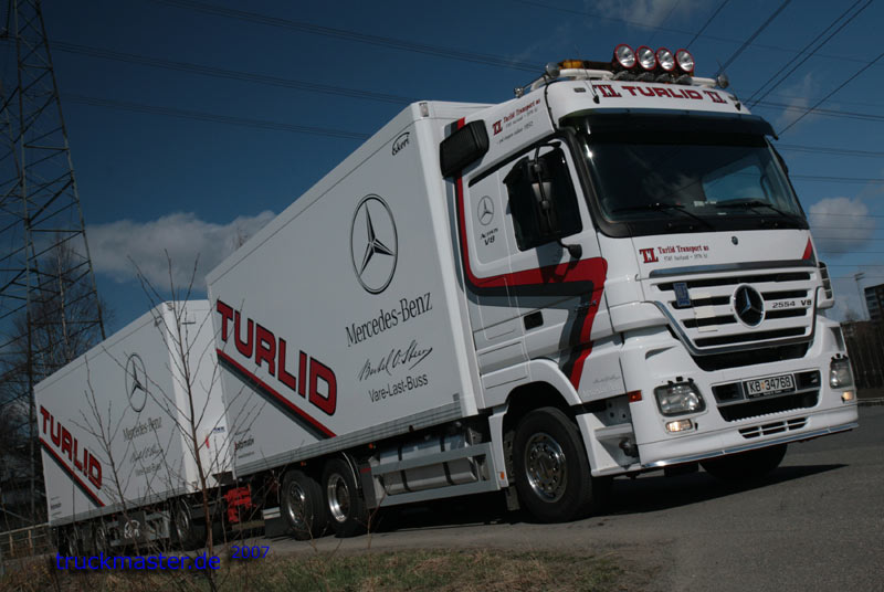 Actros V8