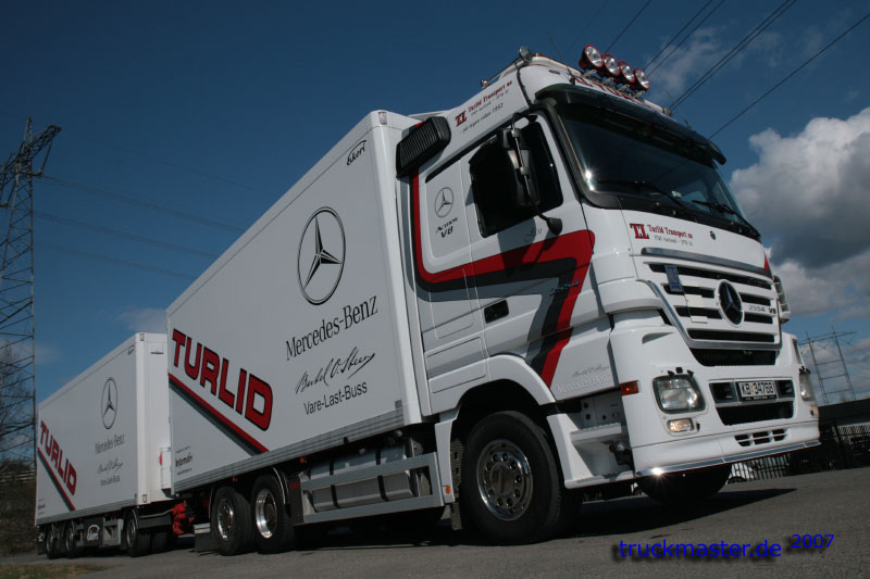 Actros V8