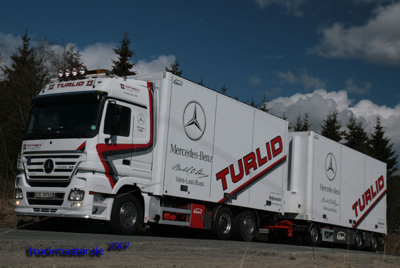 Actros V8