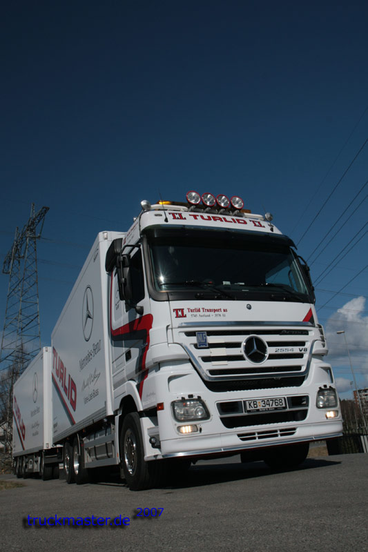 Actros V8